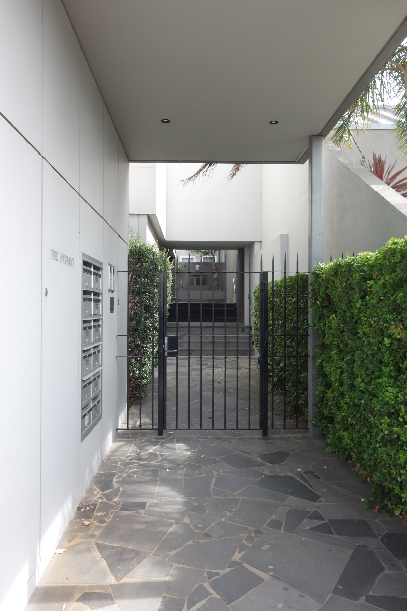 Gallery: 9/633-635 Hampton Street