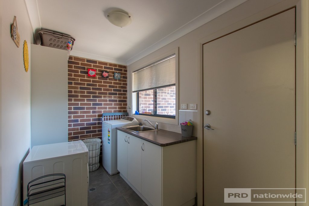 9/65 Broughton Street TUMUT 8