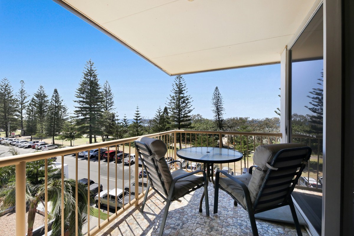 9/68 the Esplanade Burleigh Heads 9