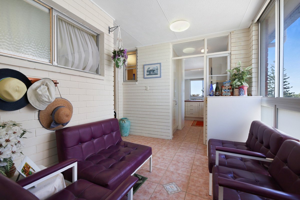 9/68 the Esplanade Burleigh Heads 3