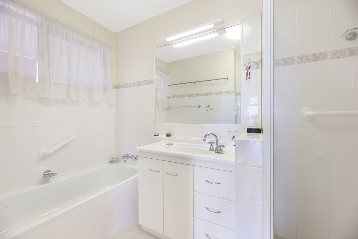 9/68 the Esplanade Burleigh Heads 13