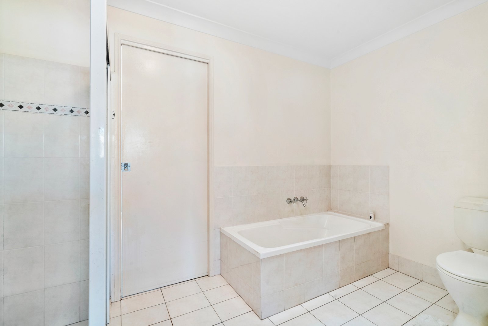 9/7 Advocate Place BANORA POINT 6