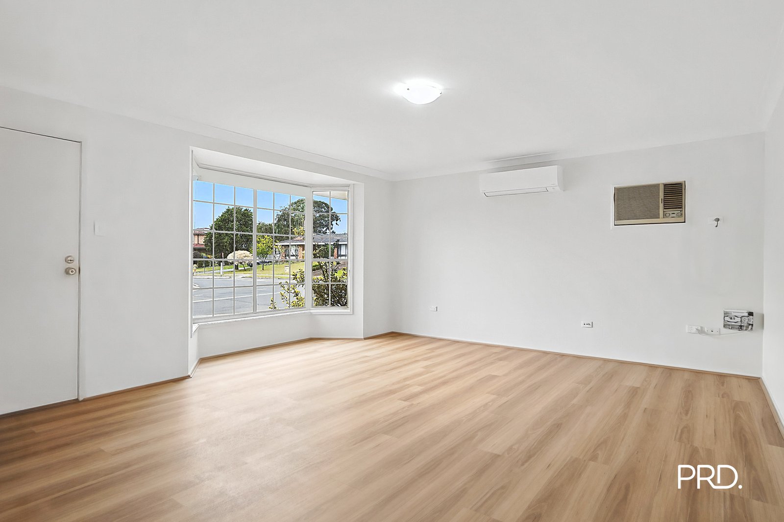 97 Borrowdale Way Cranebrook 2