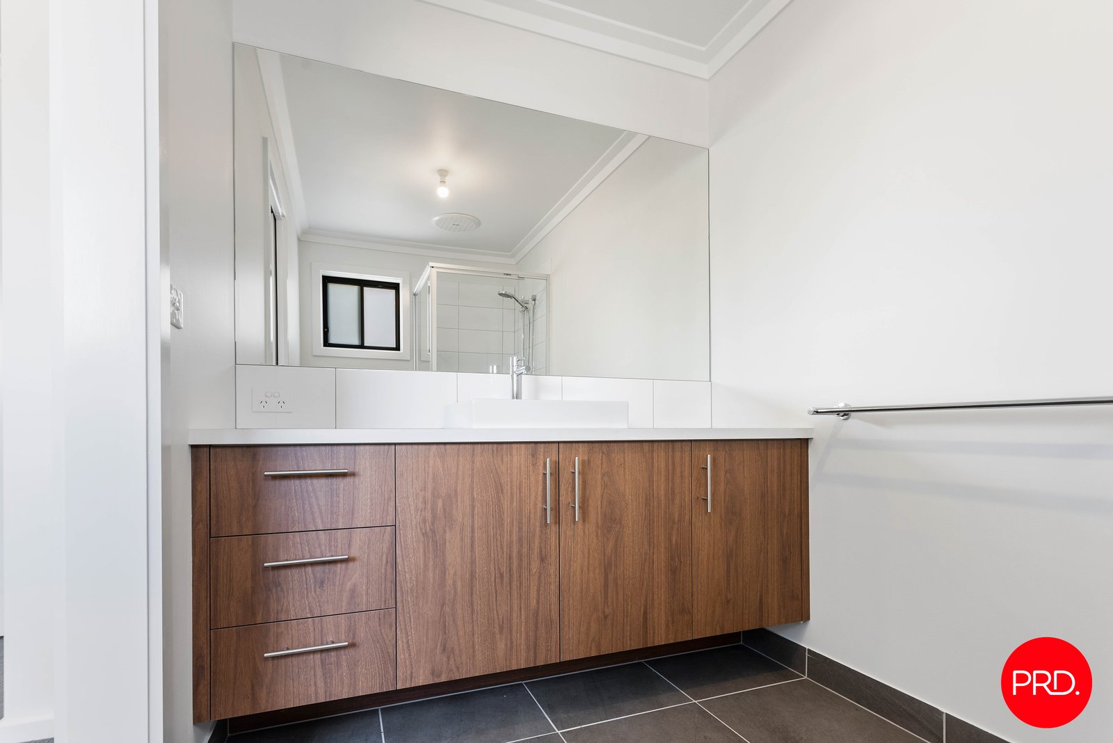 9/7 Rosemont Crescent KENNINGTON 6