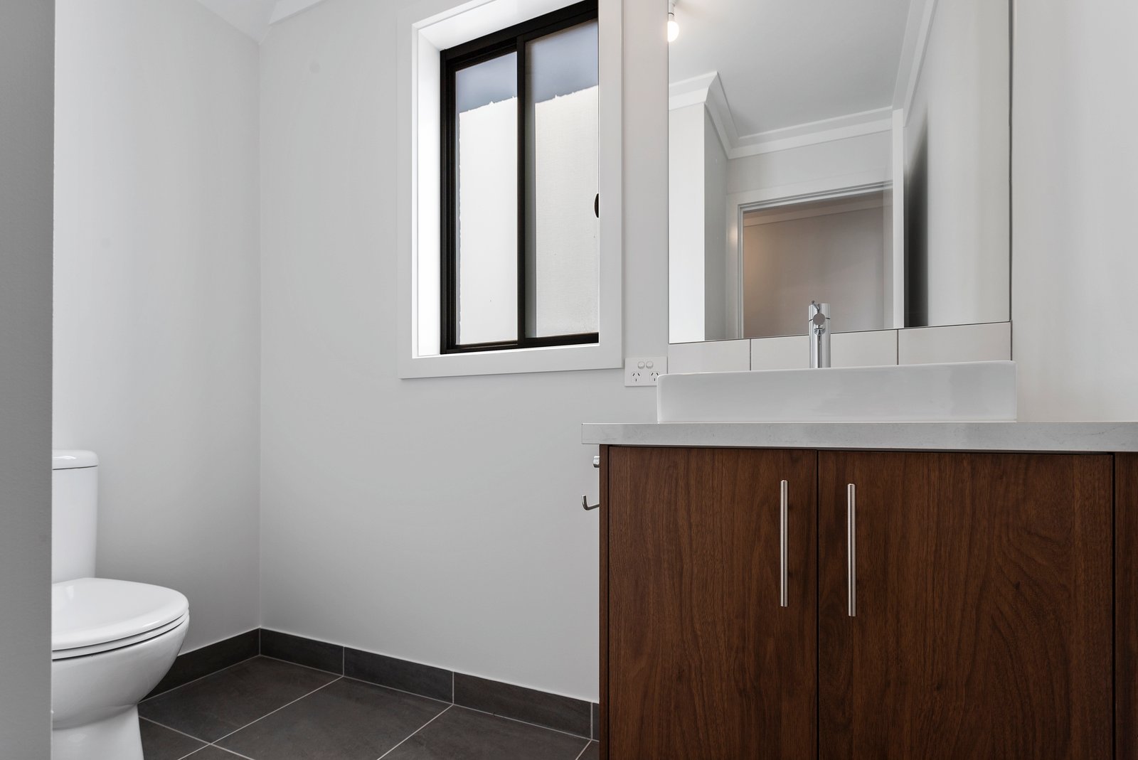 9/7 Rosemont Crescent KENNINGTON 7