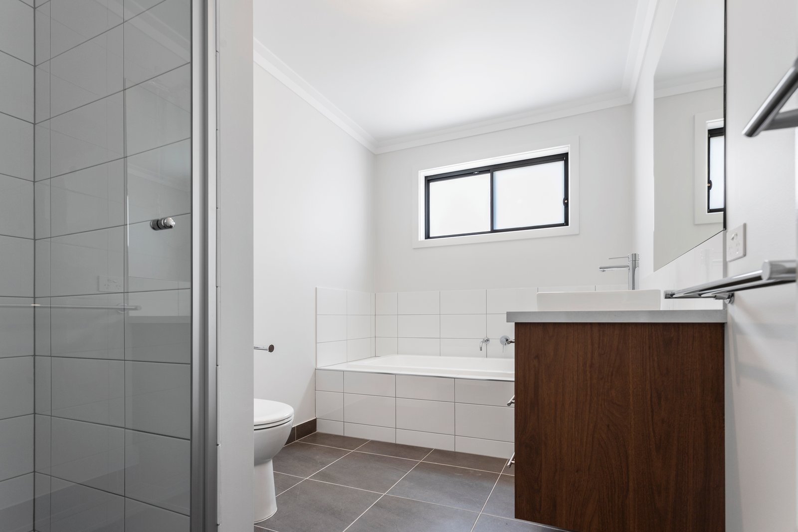 9/7 Rosemont Crescent KENNINGTON 13