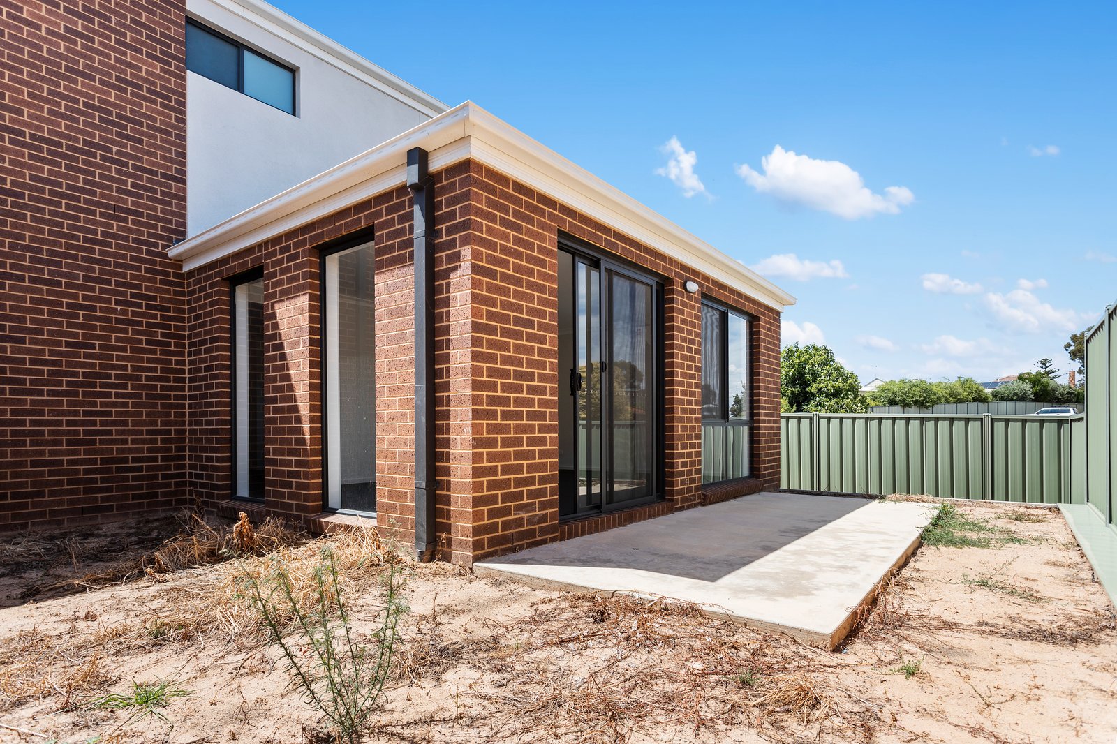 9/7 Rosemont Crescent KENNINGTON 14