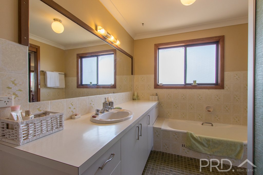 97 Russell Street TUMUT 6