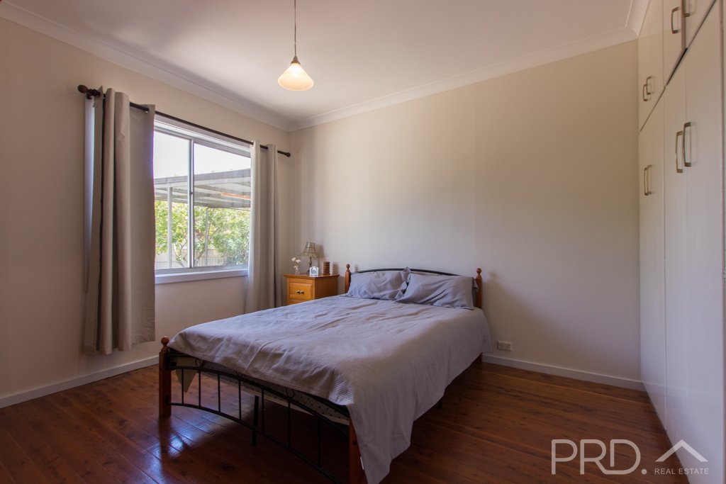 97 Russell Street TUMUT 14