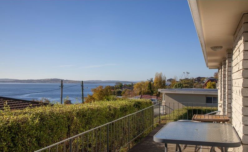 97 Wells Parade BLACKMANS BAY 2
