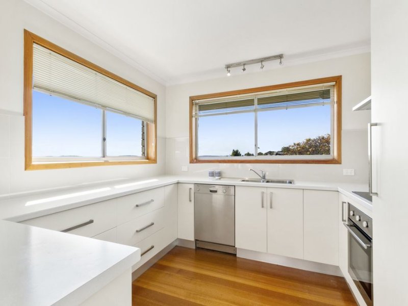 97 Wells Parade BLACKMANS BAY 8