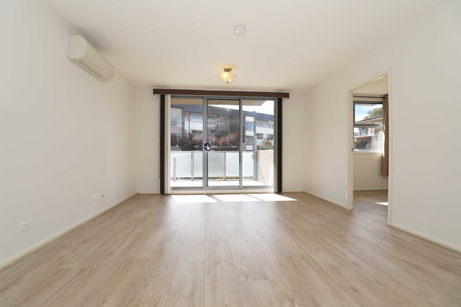 97/121 Easty Street PHILLIP 3