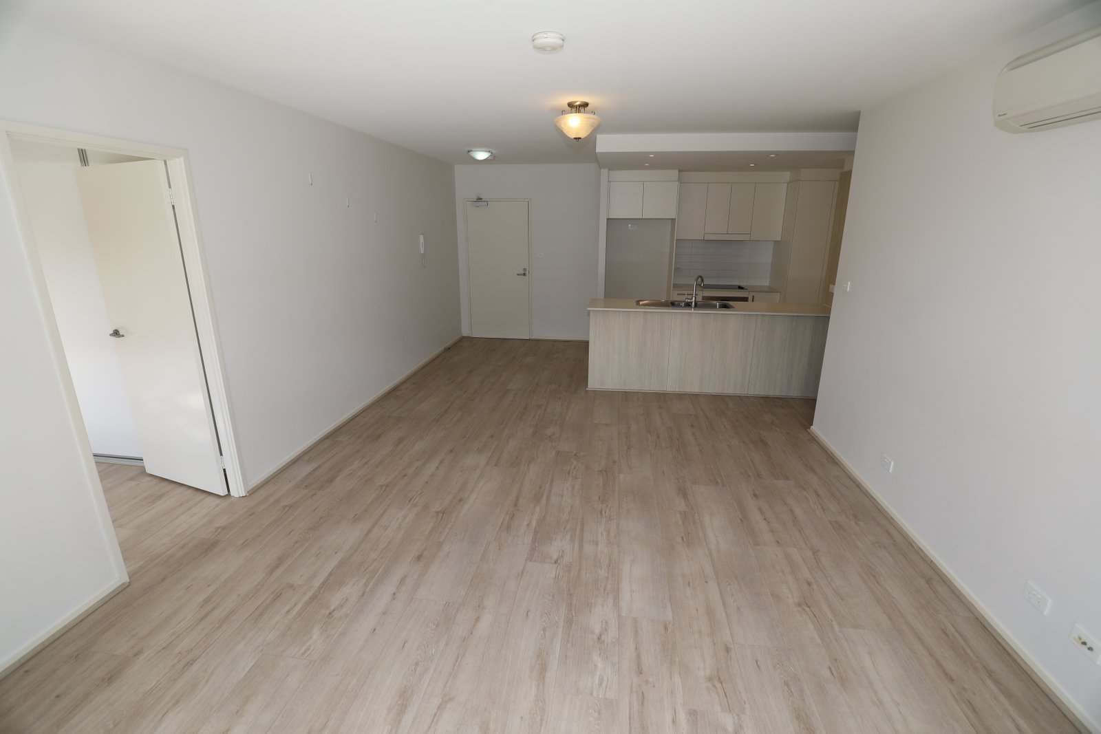 97/121 Easty Street PHILLIP 4