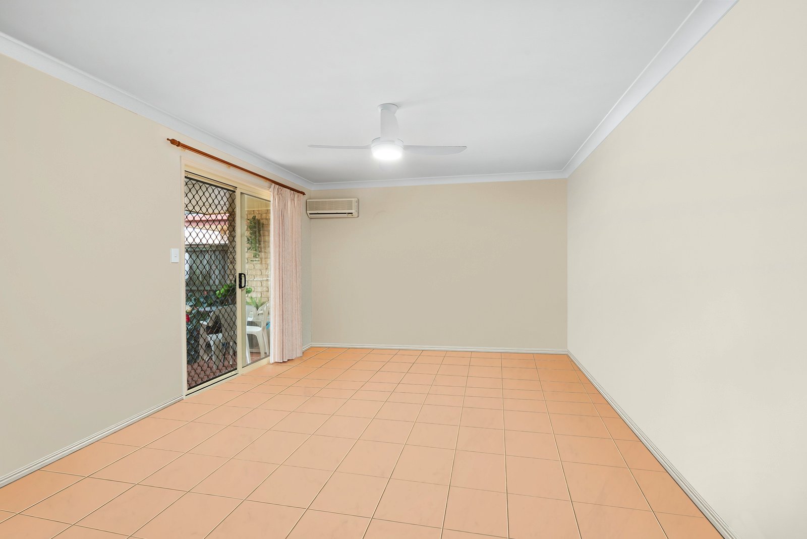 9/8 Advocate Place BANORA POINT 4