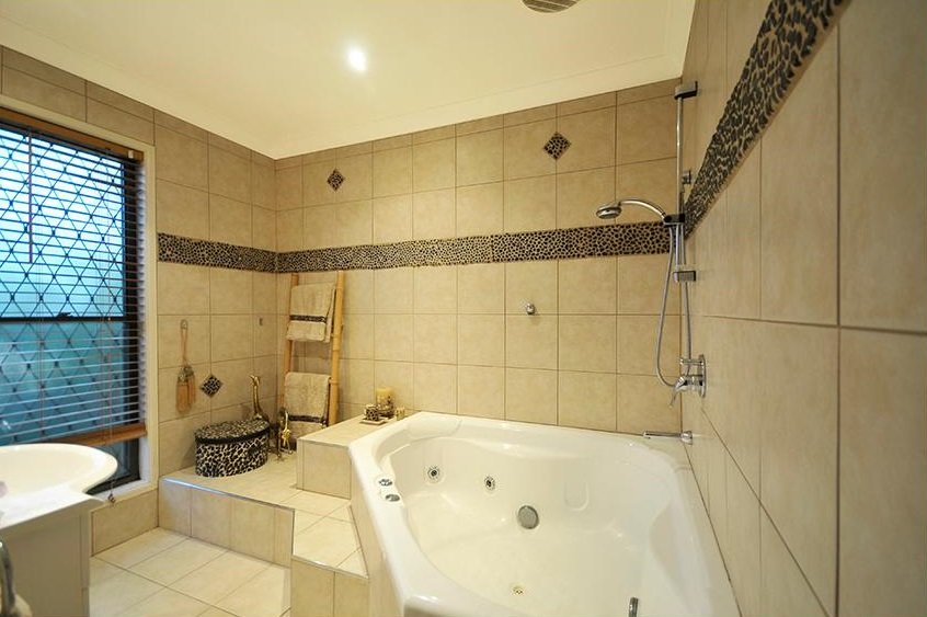 98 Alison Road CARRARA 7