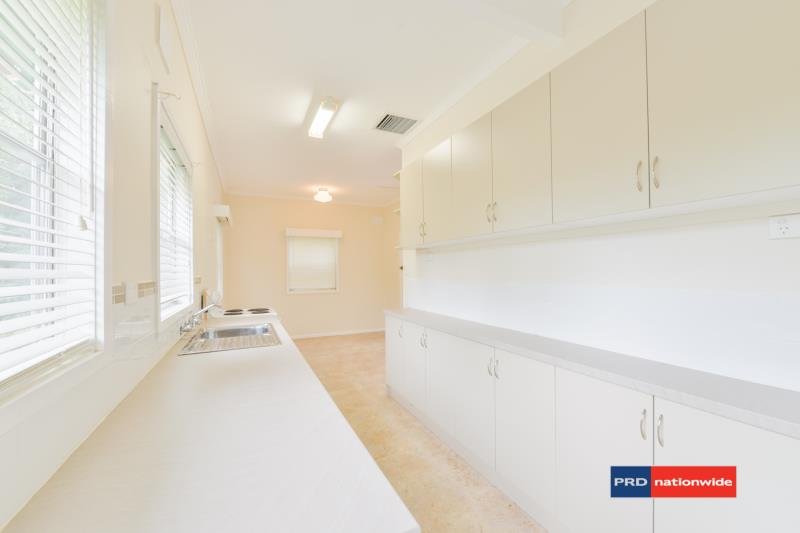 98 Bourke Street TAMWORTH 8