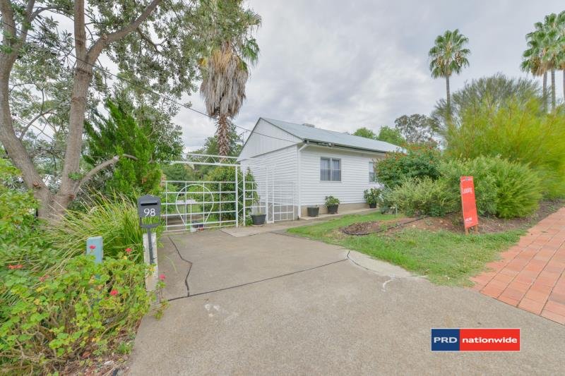 98 Bourke Street TAMWORTH 9