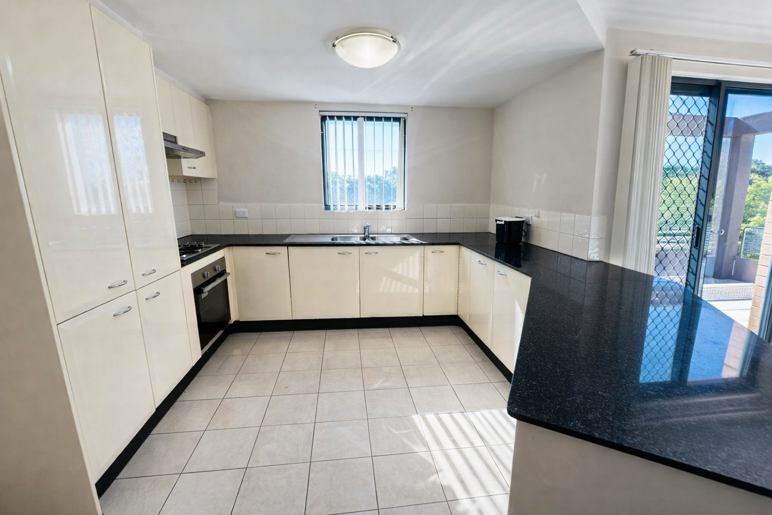 9/8 Castlereagh Street LIVERPOOL 3