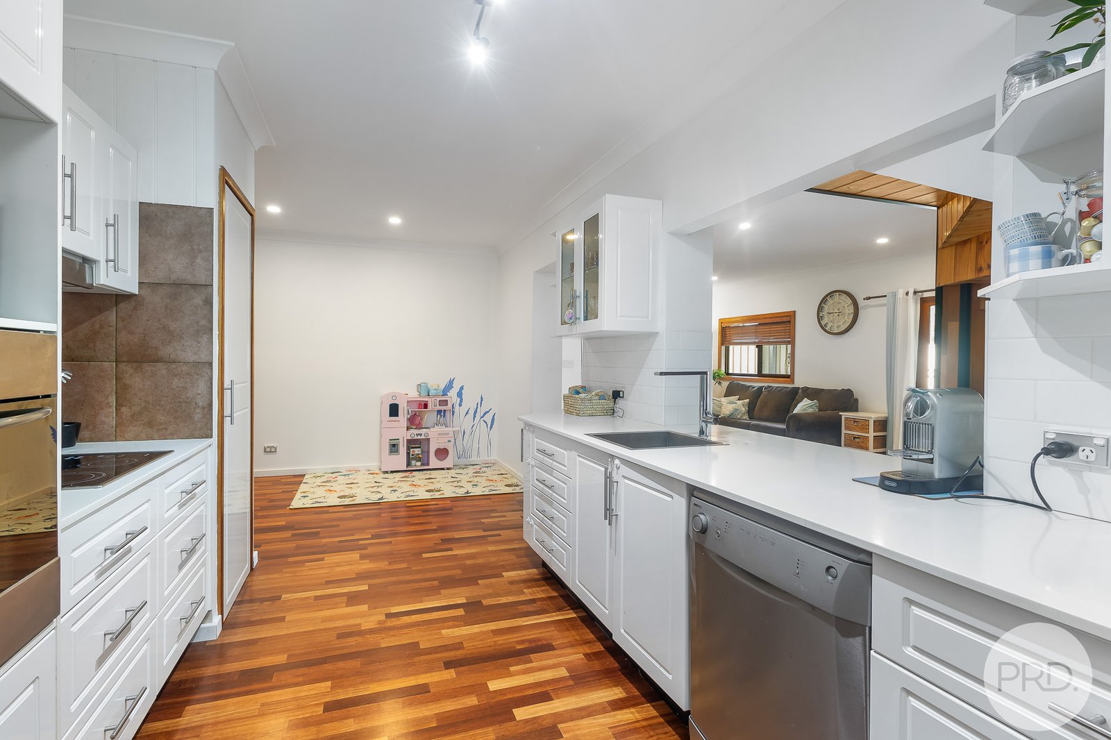 98 Clemenceau Crescent TANILBA BAY 7