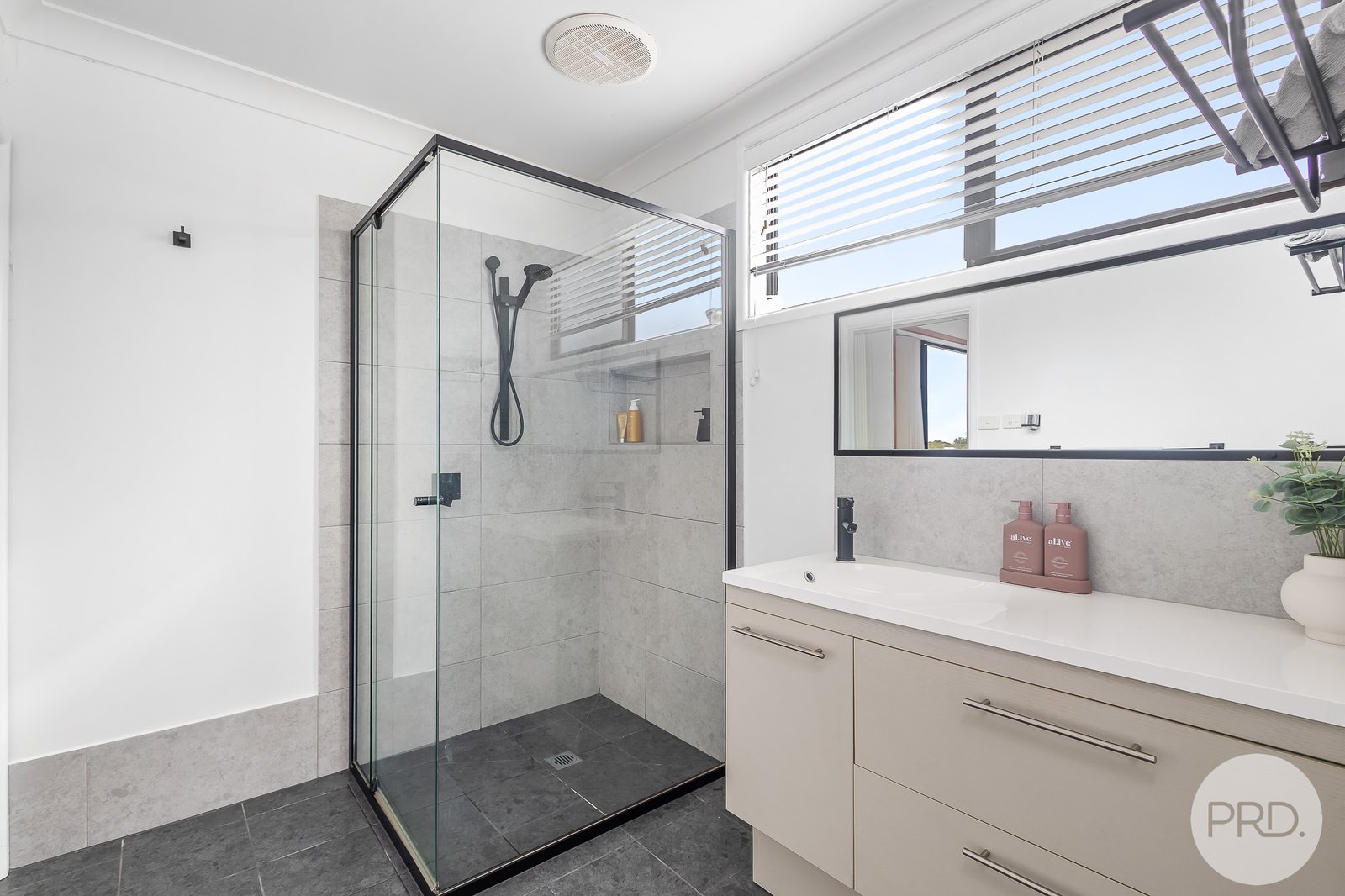 98 Clemenceau Crescent TANILBA BAY 12