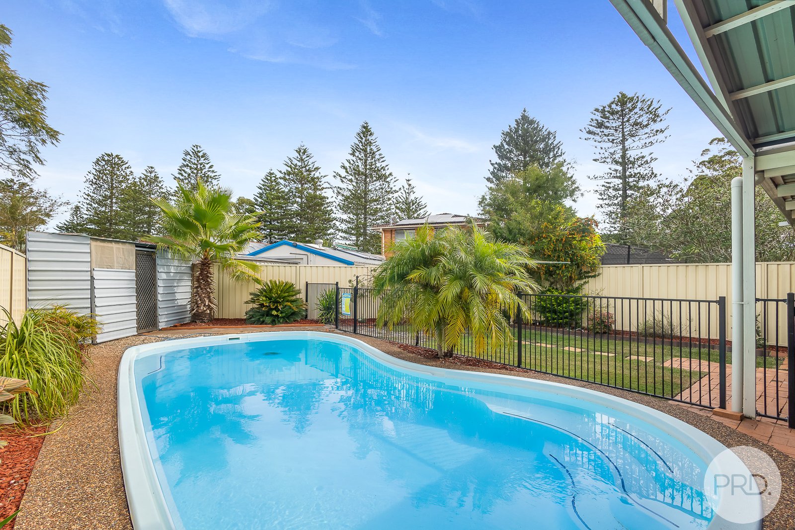 98 Clemenceau Crescent TANILBA BAY 25