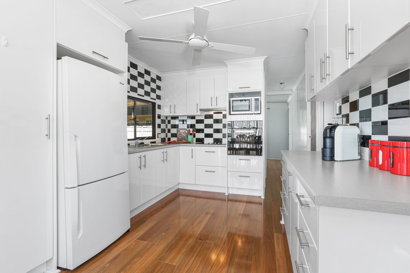 98 Lakeline Drive KANAHOOKA 6