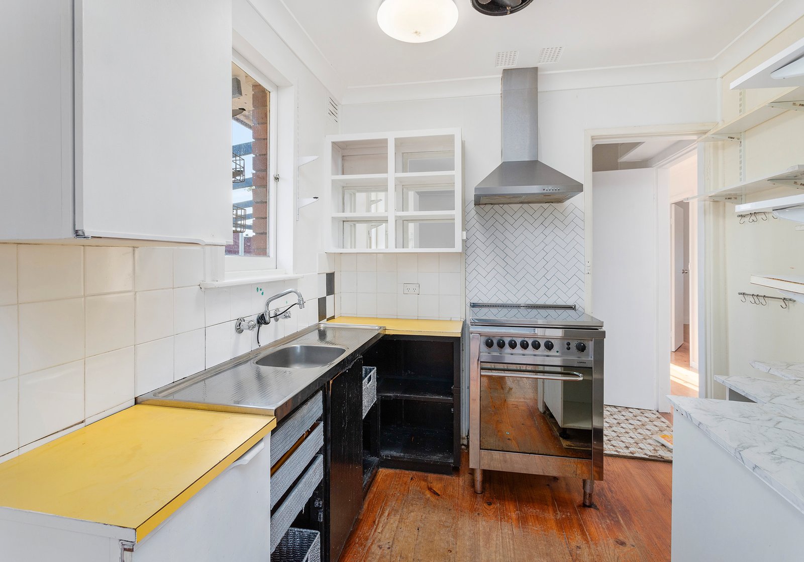 98 Lakeside Drive KANAHOOKA 1