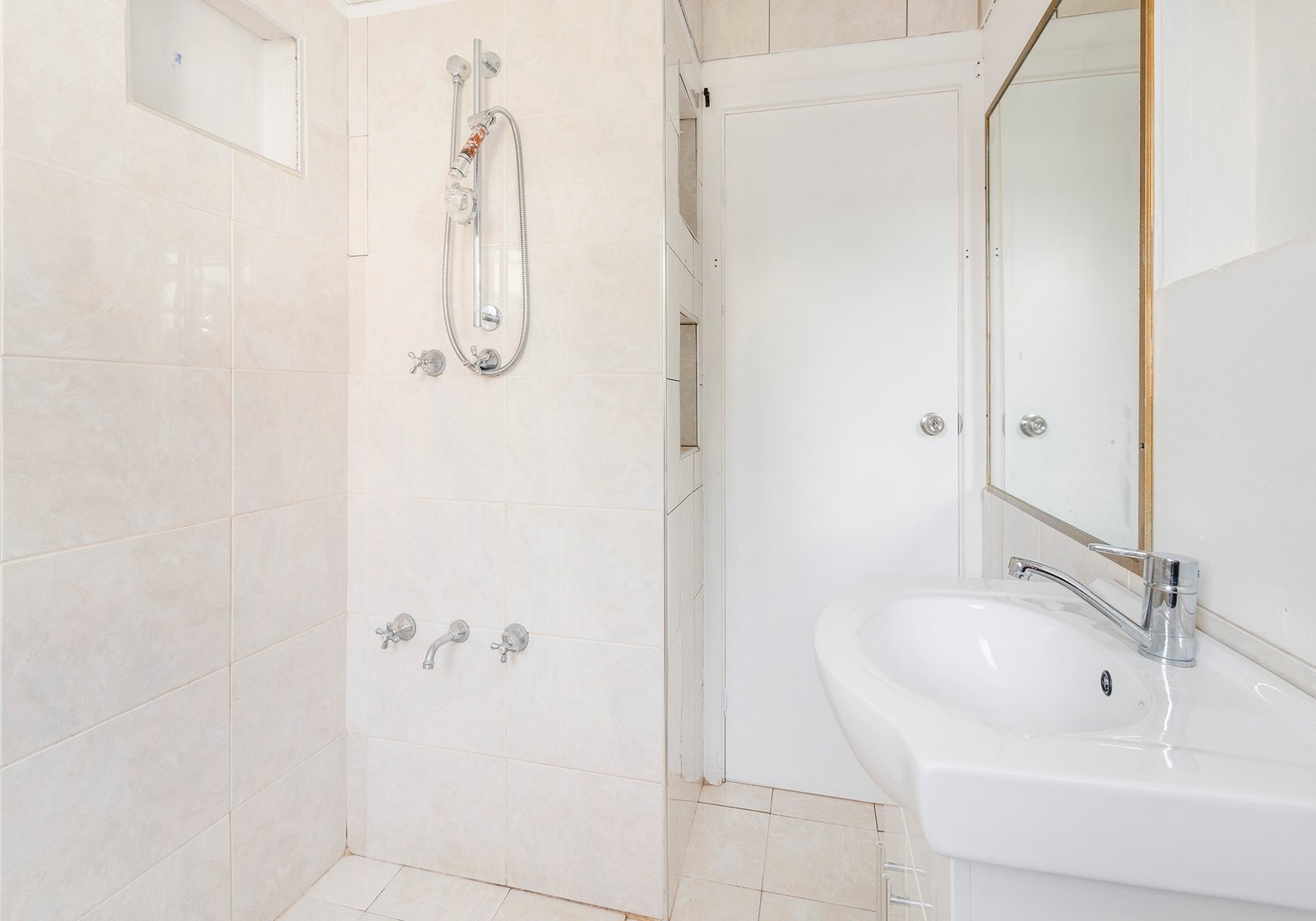 98 Lakeside Drive KANAHOOKA 4