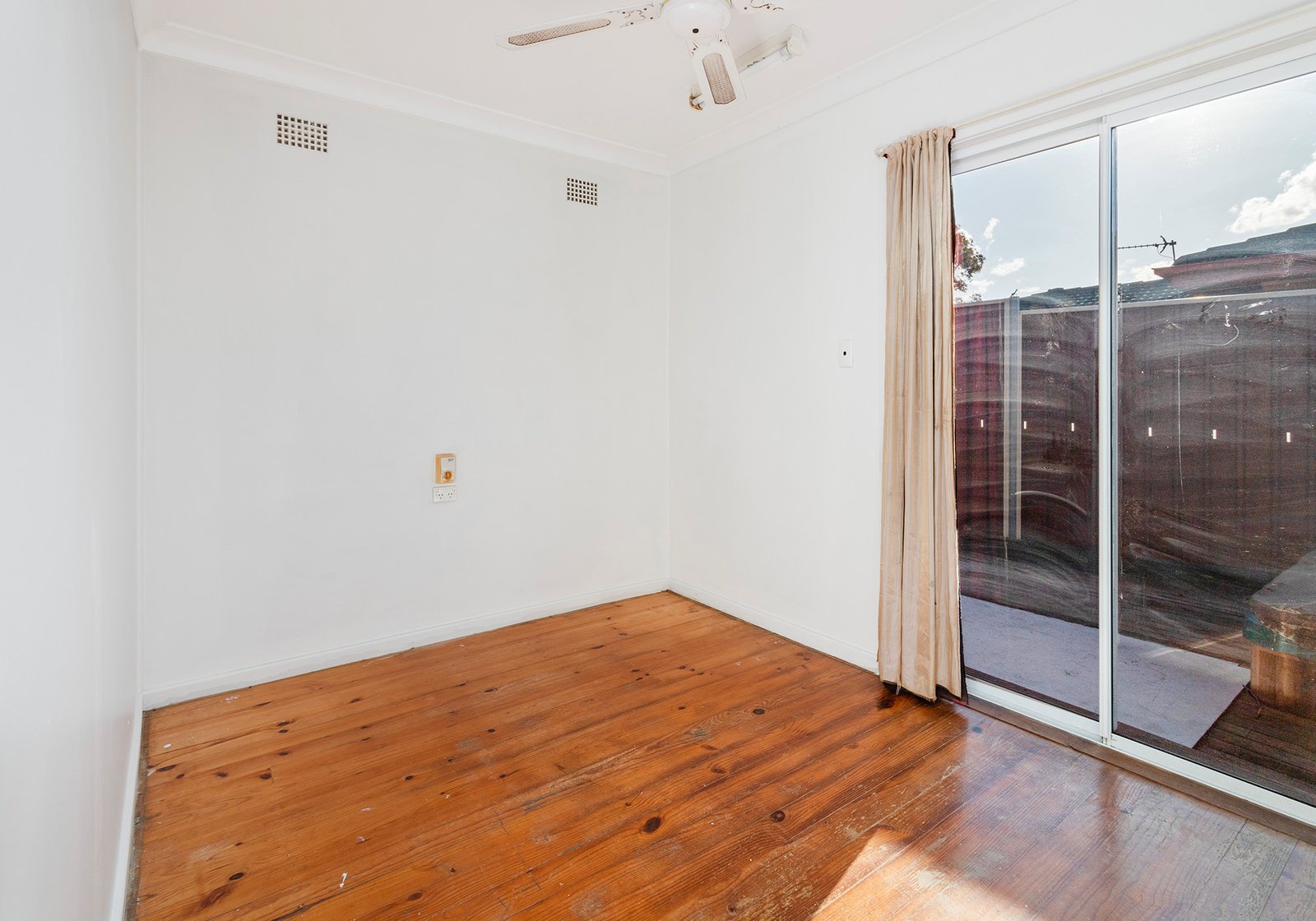 98 Lakeside Drive KANAHOOKA 6