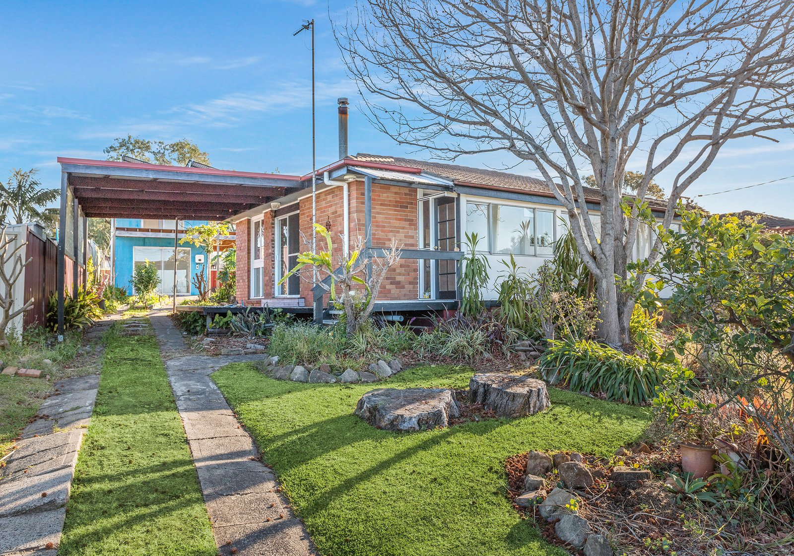 98 Lakeside Drive KANAHOOKA 8