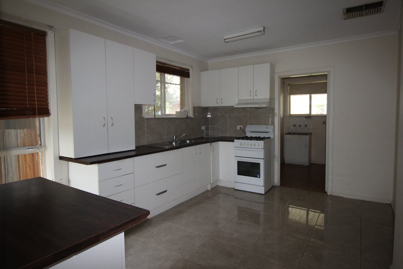 Gallery: 98 Lower Dandenong Road