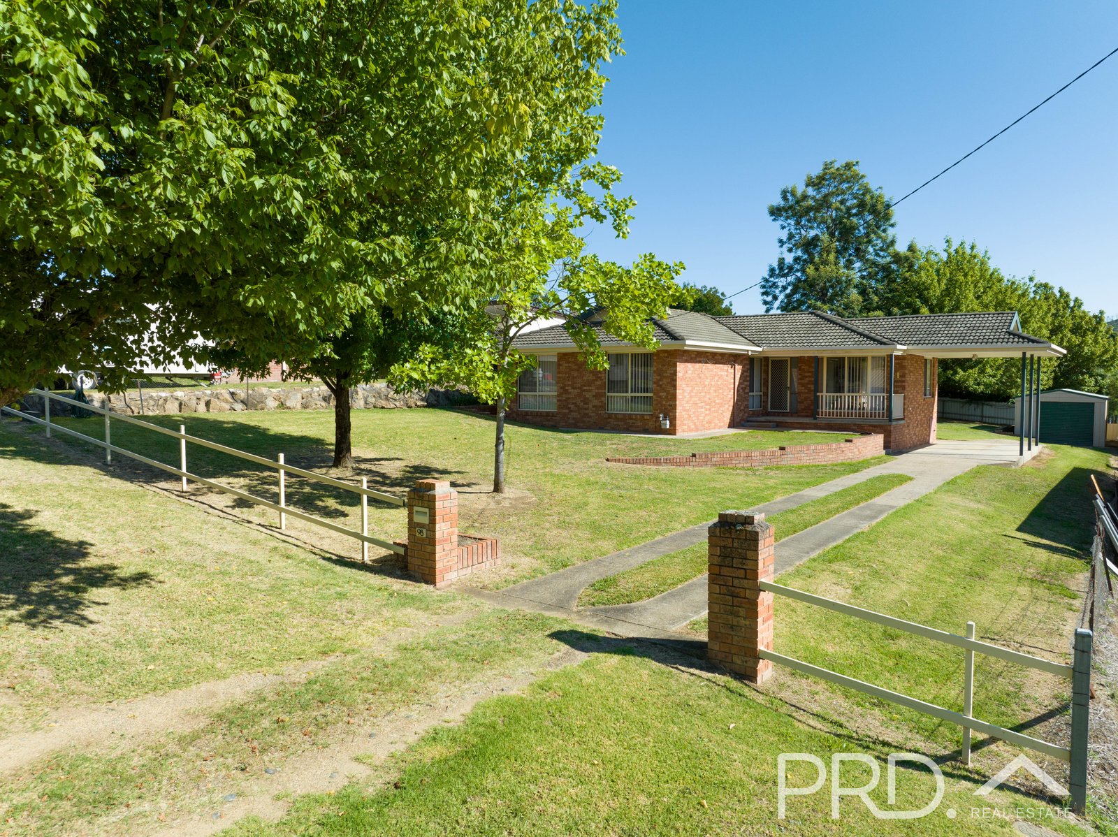 98 Lynch Street ADELONG 1
