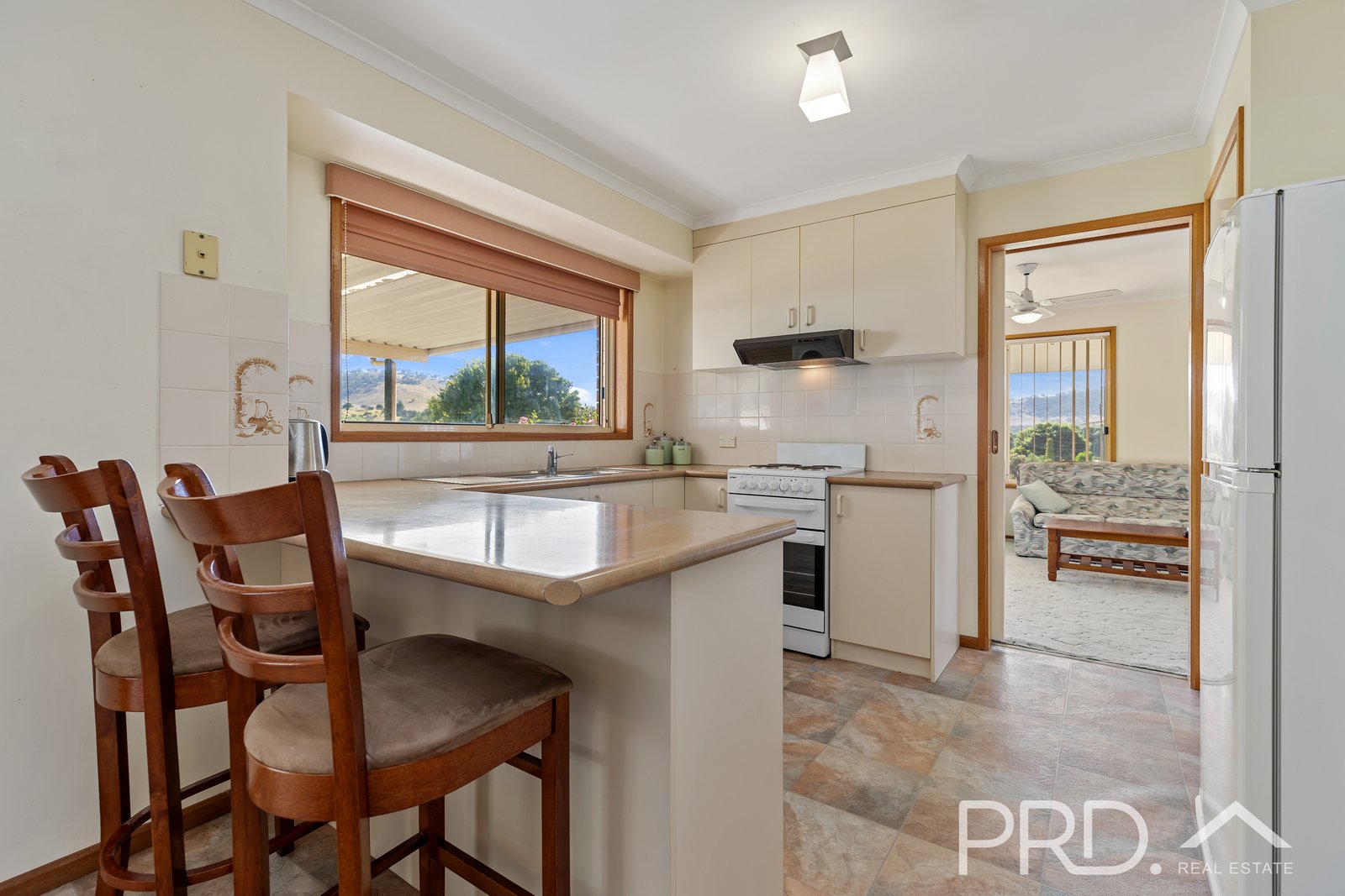 98 Lynch Street ADELONG 3