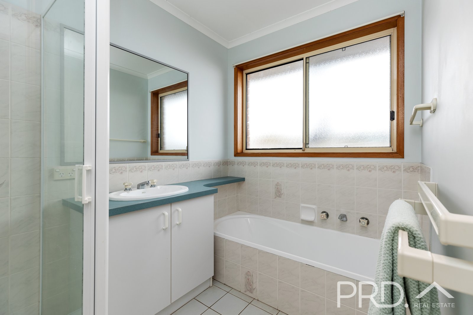 98 Lynch Street ADELONG 8