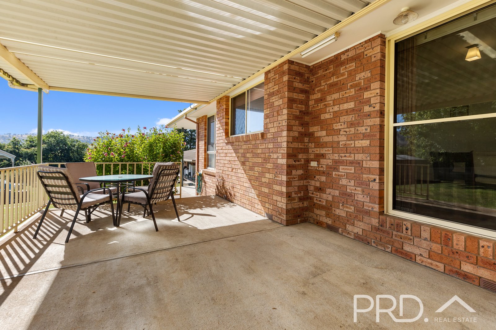 98 Lynch Street ADELONG 12
