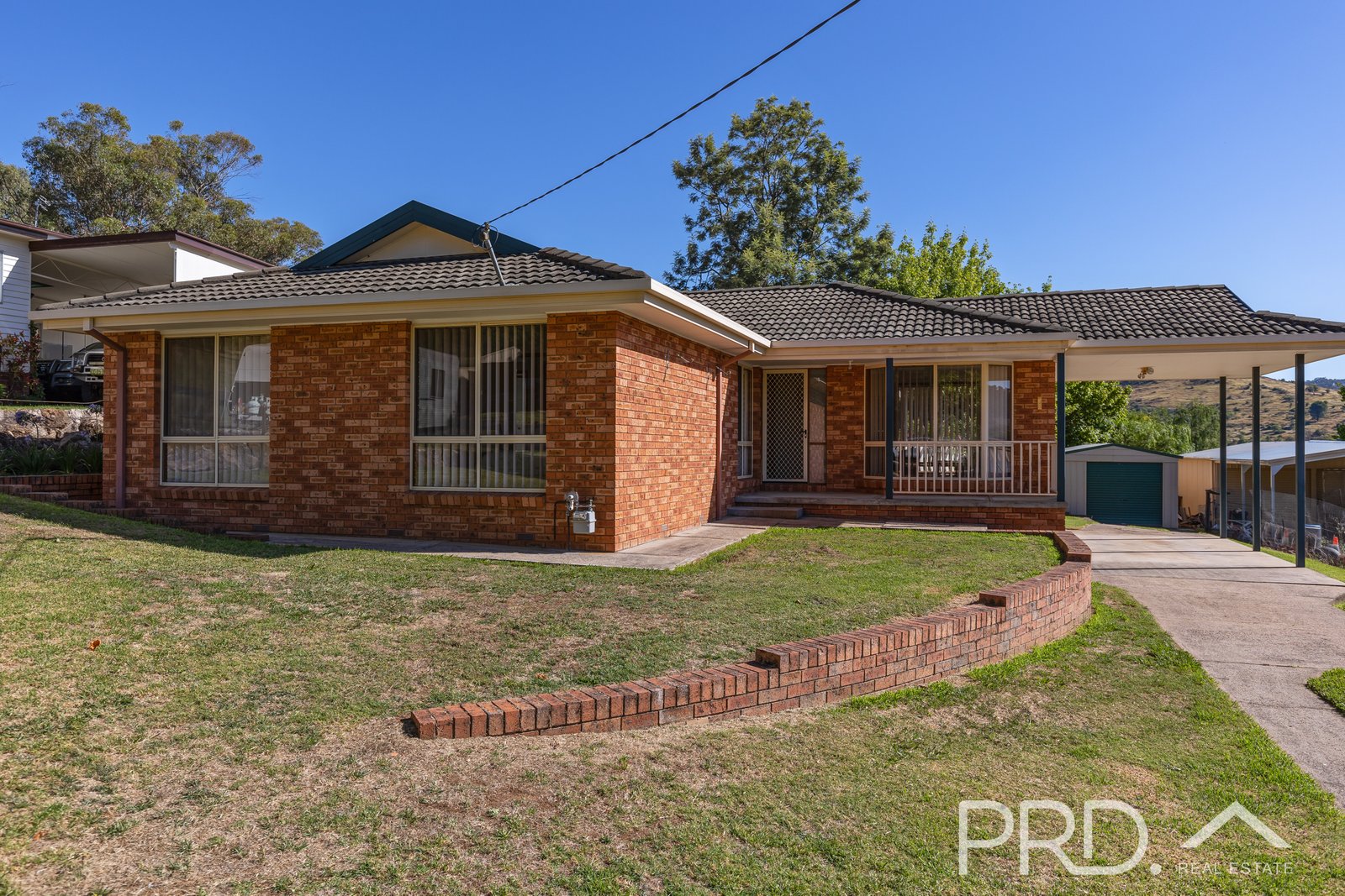 98 Lynch Street ADELONG 16