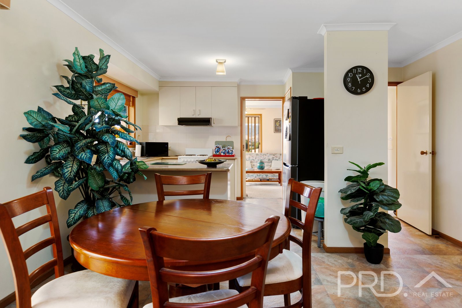 98 Lynch Street ADELONG 5