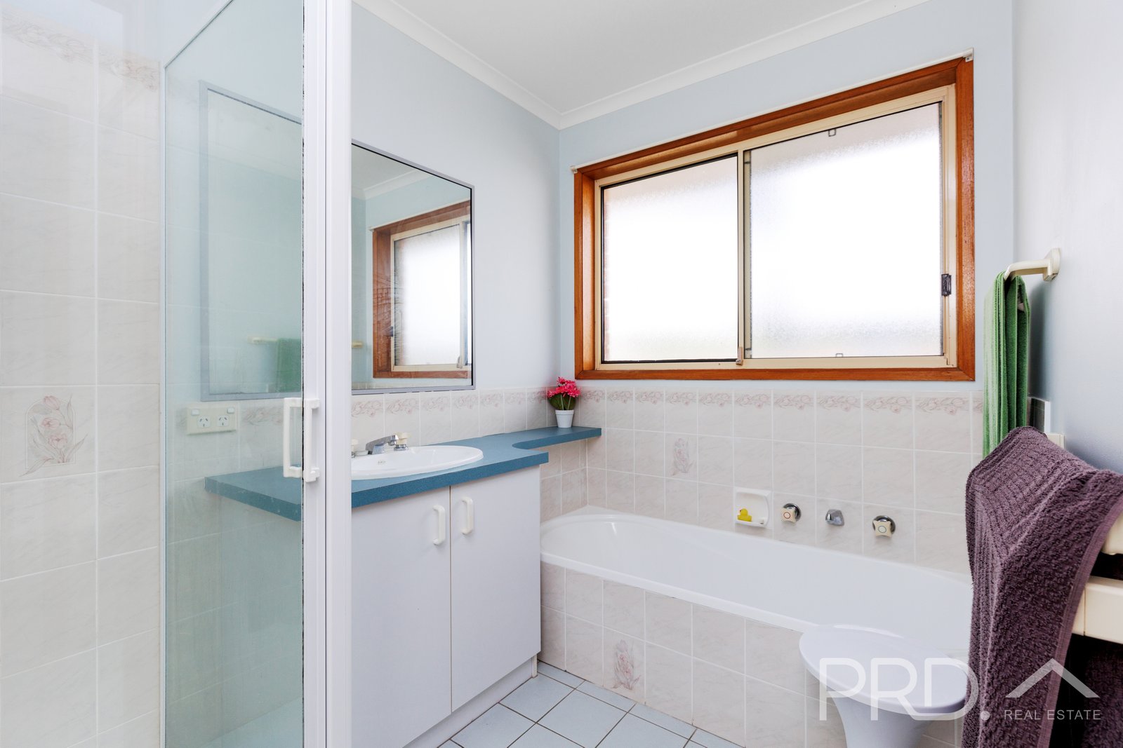 98 Lynch Street ADELONG 8