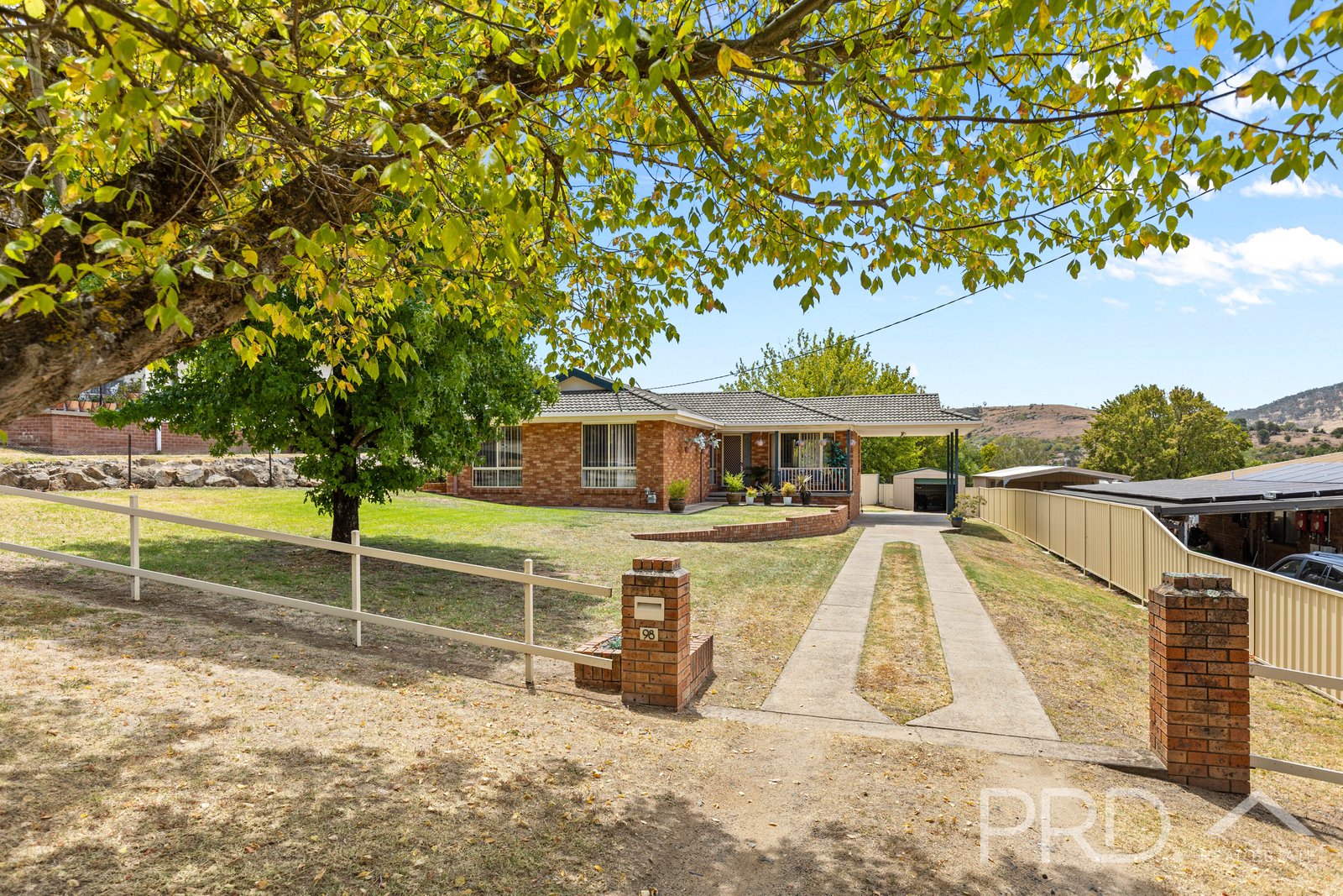 98 Lynch Street ADELONG 18