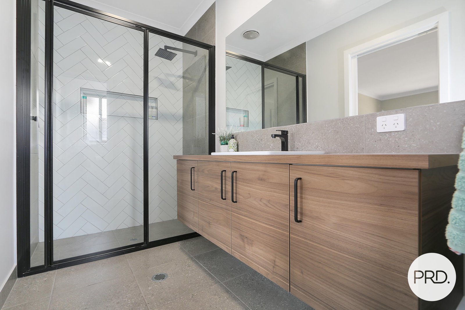 98 Nottingham Road THURGOONA 12