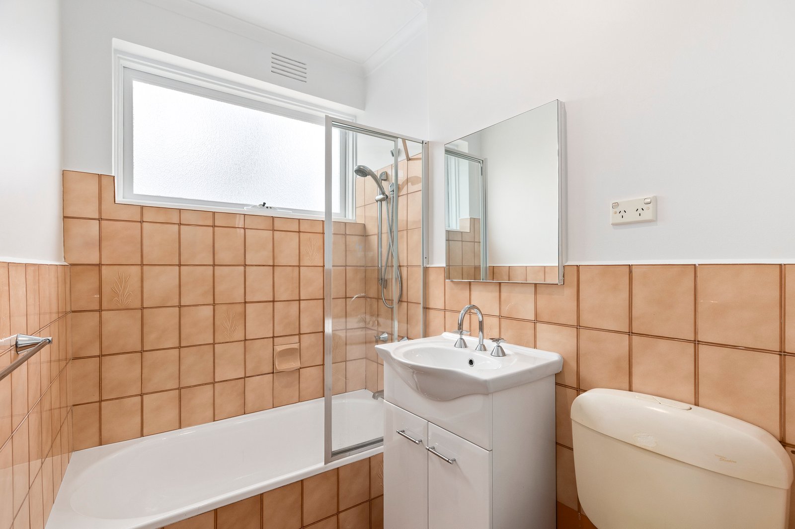 Real Estate and Property in 9/8 Pine Avenue, Elwood, VIC