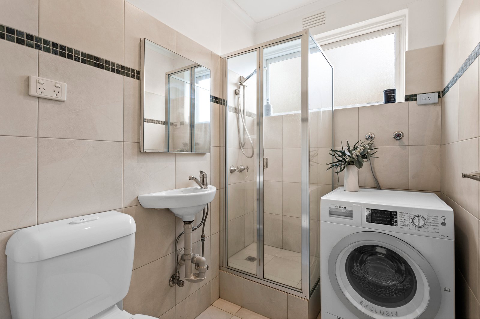 Real Estate and Property in 9/8 Pine Avenue, Elwood, VIC