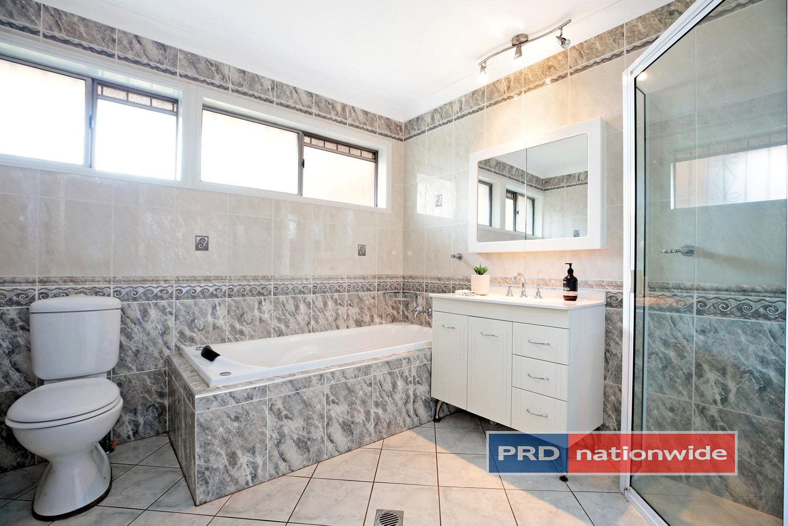 98 Racecourse Road SOUTH PENRITH 9
