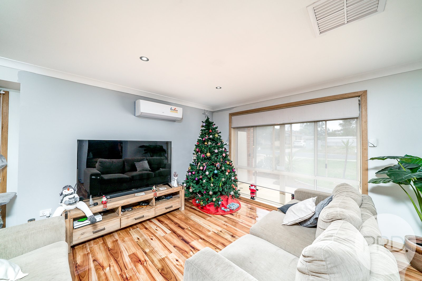 98 Raye Street TOLLAND 5