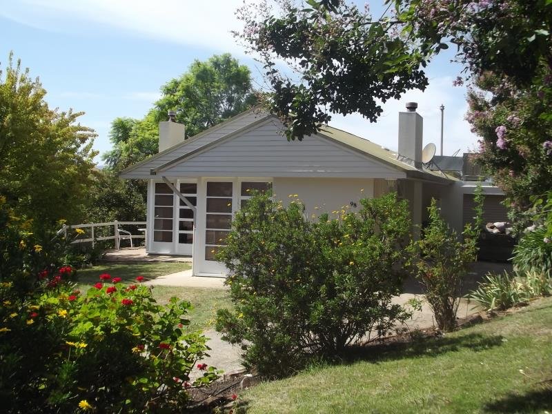 98 Richmond Street TUMUT 1