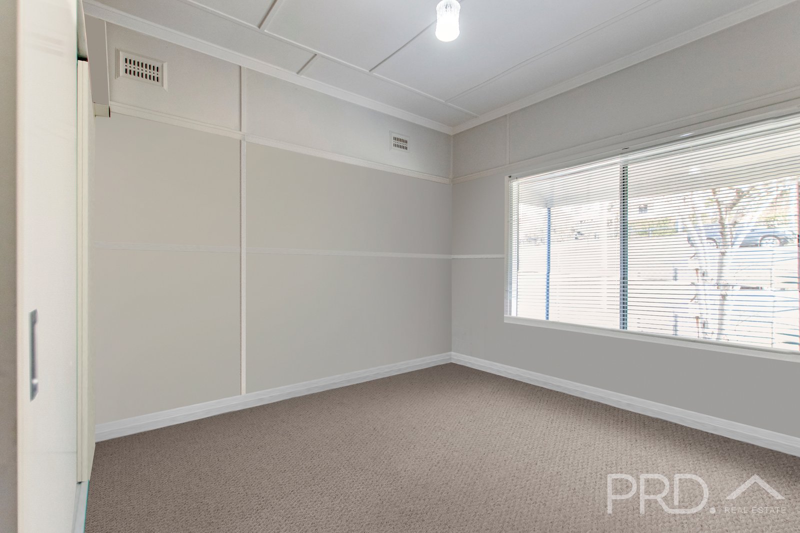 98 Russell Street TUMUT 7