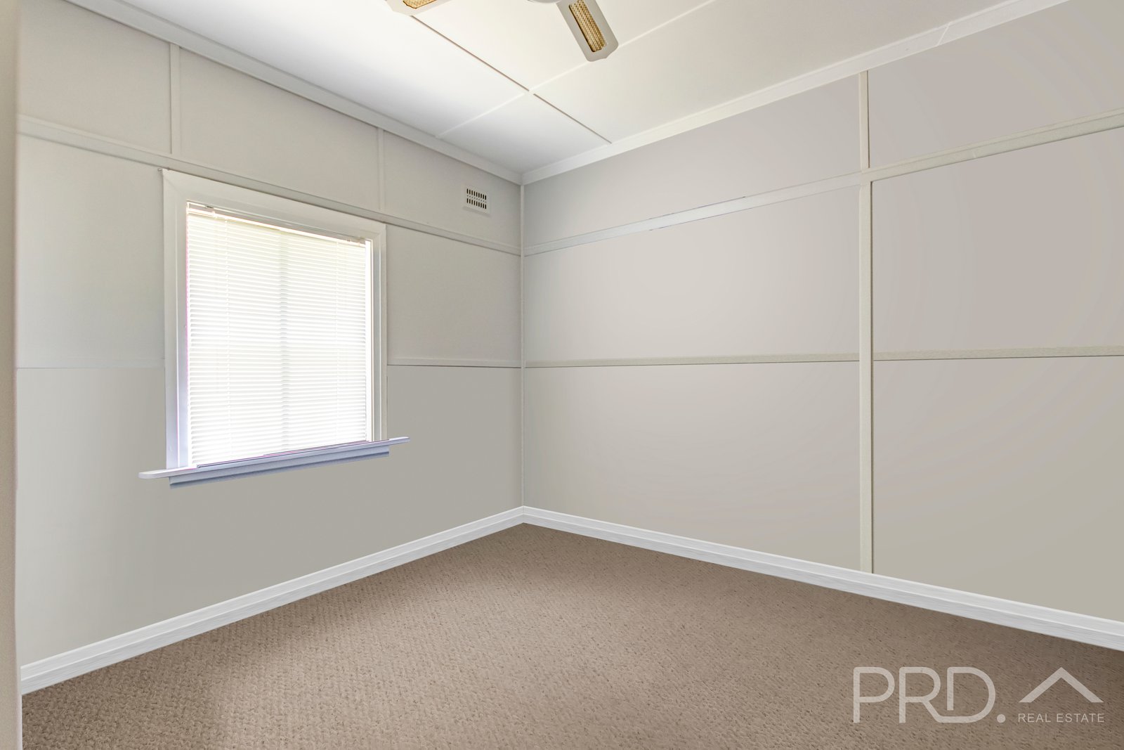 98 Russell Street TUMUT 10