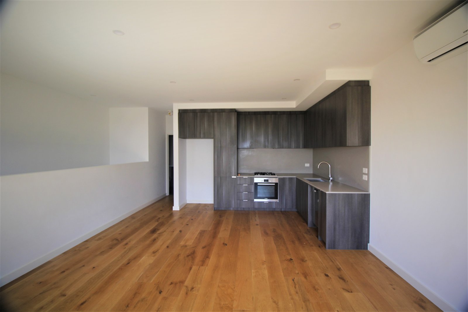 Gallery: 9/8 Salmon Street