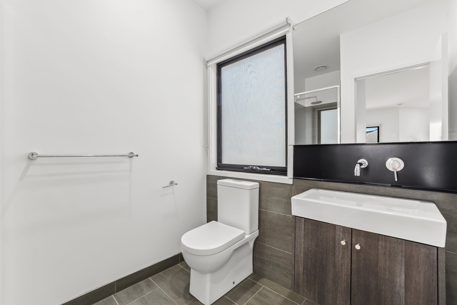 Gallery: 9/8 Salmon Street