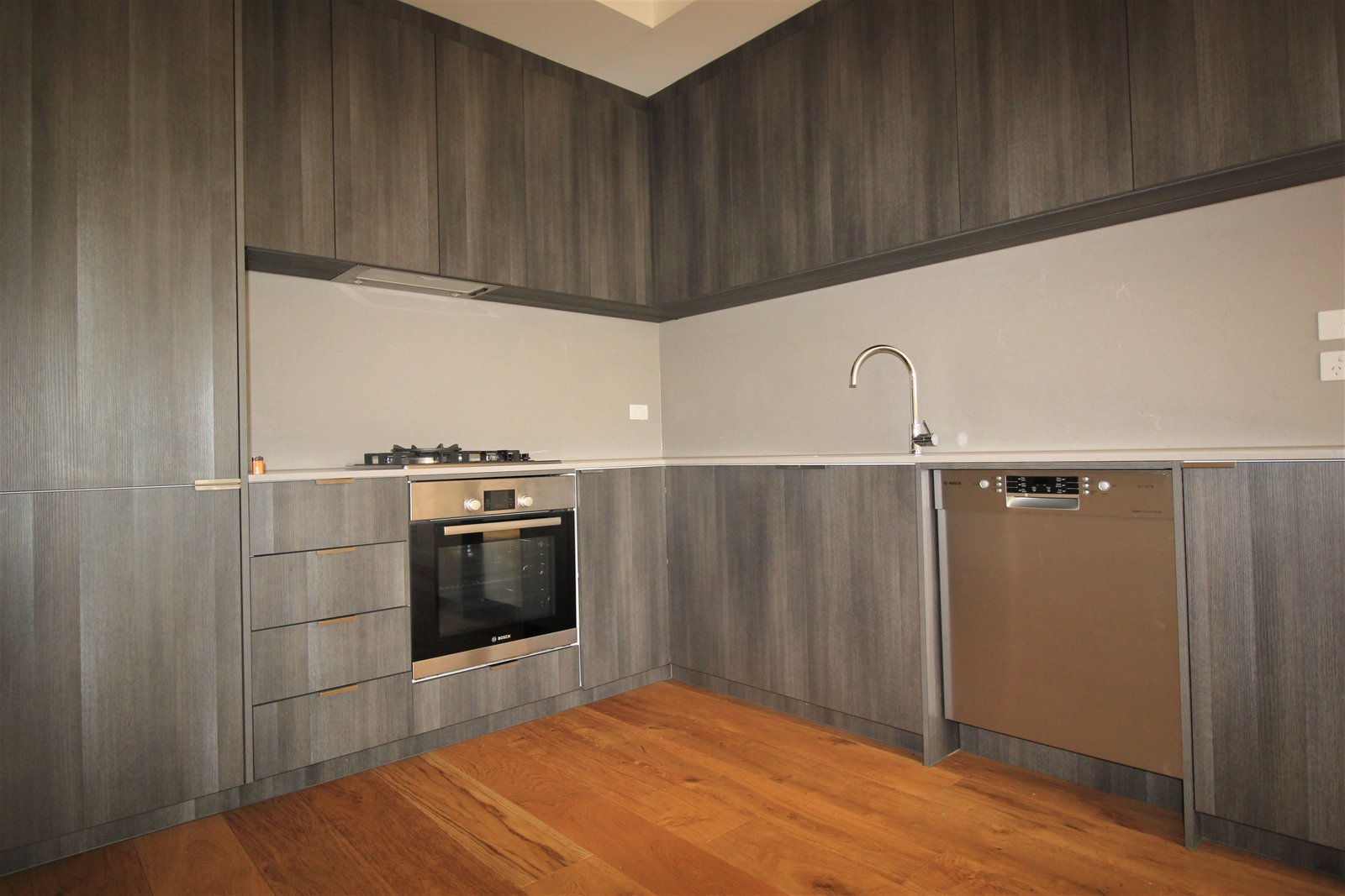 Gallery: 9/8 Salmon Street
